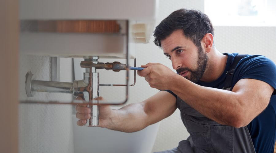 Water heater thermostat replacement in New Haven, IN
